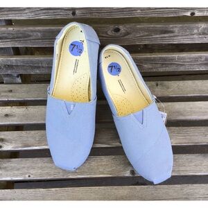 Toms Women’s Canvas slip ons Sz 7.5 NWT
